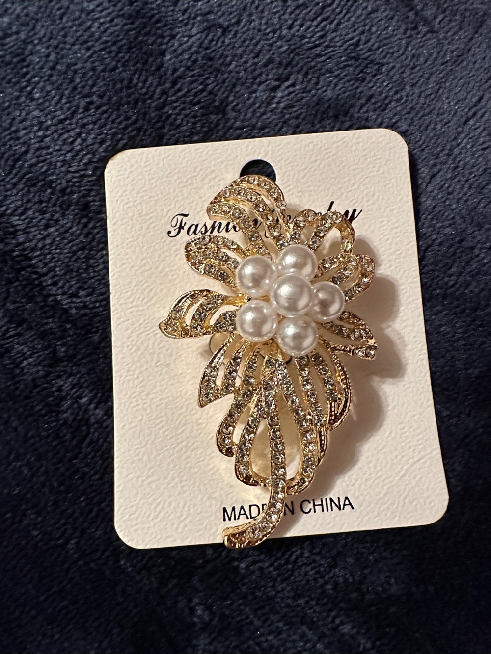 Fashion Jewelry Gold-Tone Pearl & Crystal Leaf Brooch
